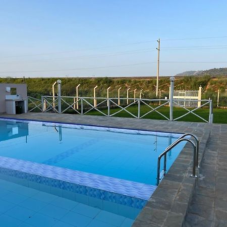 1 Bedroom Fully Furnished Luxurious Apartment Voi Town Bagian luar foto